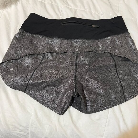 Lululemon II luminosity foil print black silver metallic  Shorts, size 8 - Picture 9 of 13